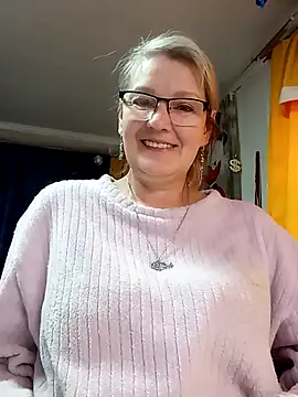 Snapshot of irinamaux chatting on 04.28.26 irinamaux online show from 04.28.26