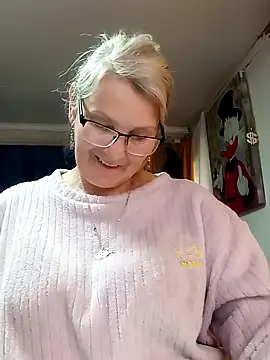 Snapshot of irinamaux chatting on 04.30.26 irinamaux online show from 04.30.26
