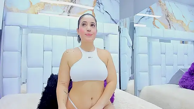 Snapshot of emily_madrid chatting on 01.31.25 emily madrid online show from 01.31.25