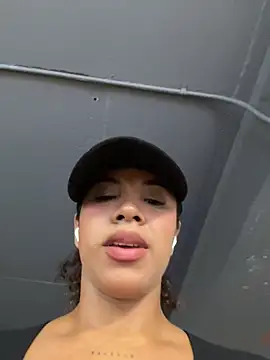 Brunettexio online show from 12.18.25