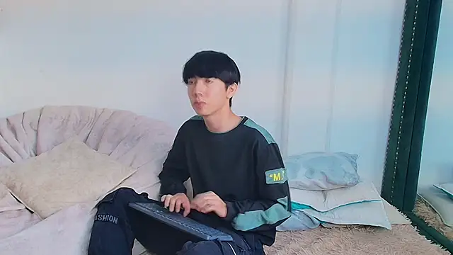 Levii Ackermann online show from 03.07.25