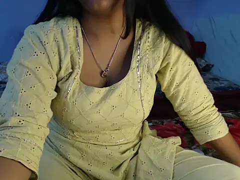 Snapshot of Freya_nia chatting on 12.13.24 Freya nia online show from 12.13.24