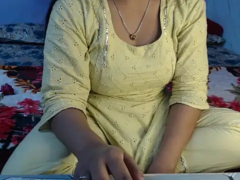 Snapshot of Freya_nia chatting on 12.14.24 Freya nia online show from 12.14.24