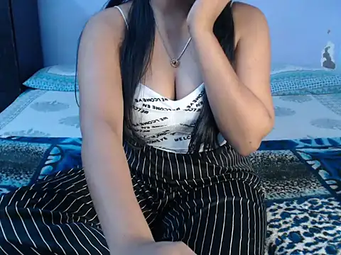 Snapshot of Freya_nia chatting on 01.06.25 Freya nia online show from 01.06.25