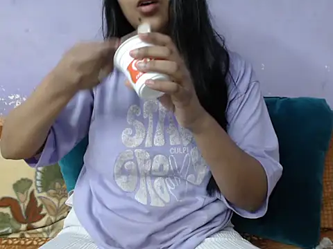 Snapshot of Freya_nia chatting on 11.27.25 Freya nia online show from 11.27.25