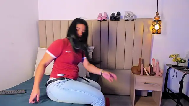 Sofi Perez  online show from 03.15.25