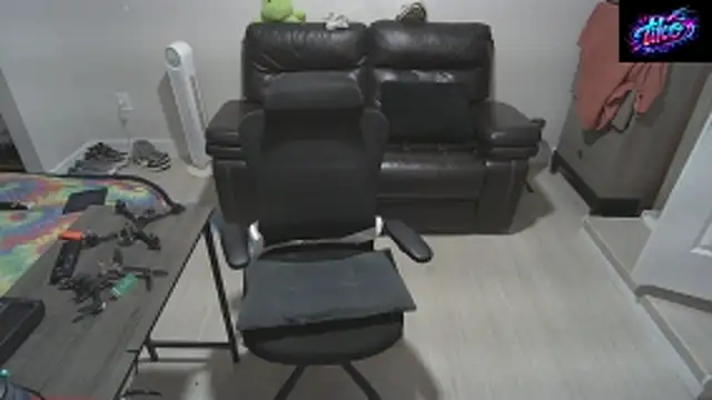 Zander823 online show from 04.17.26