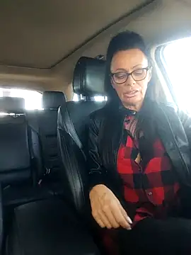 Snapshot of Misses-Cougar chatting on 03.19.25 Misses-Cougar online show from 03.19.25