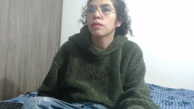 Snapshot of Anne_purple chatting on 01.24.25 Anne purple online show from 01.24.25