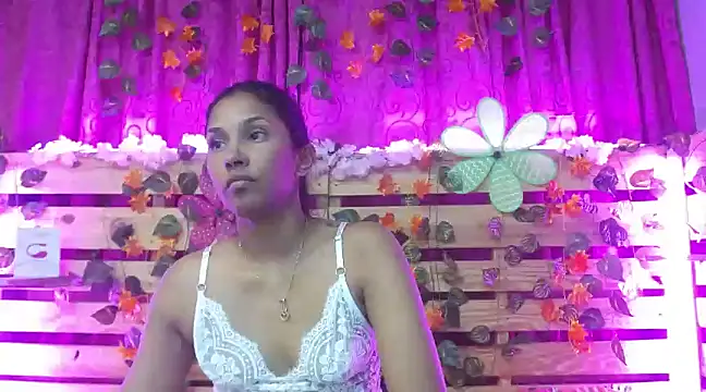 Snapshot of Elsa_Parisi chatting on 12.20.24 Elsa Parisi online show from 12.20.24