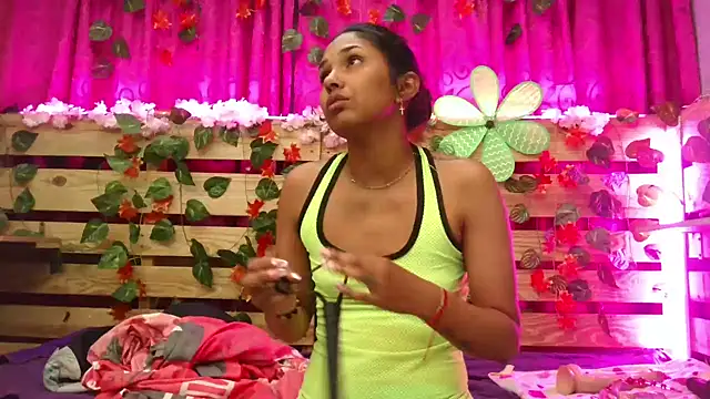 Snapshot of Elsa_Parisi chatting on 12.28.24 Elsa Parisi online show from 12.28.24