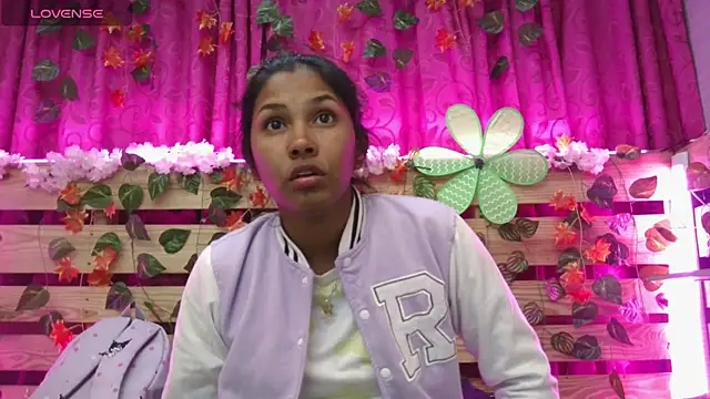 Snapshot of Elsa_Parisi chatting on 01.13.25 Elsa Parisi online show from 01.13.25