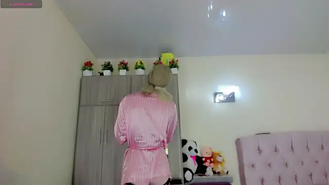 Snapshot of Victoria_Kastelo chatting on 12.12.24 Victoria Kastelo online show from 12.12.24