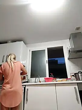 Snapshot of blondyruby chatting on 11.02.25 blondyruby online show from 11.02.25