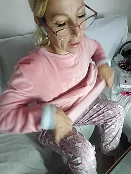 Snapshot of blondyruby chatting on 11.14.25 blondyruby online show from 11.14.25