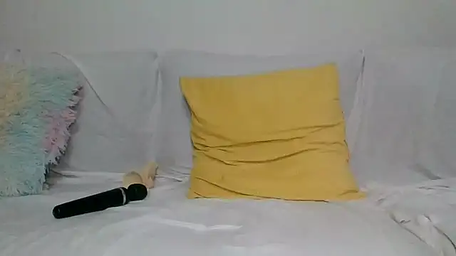 Snapshot of blondyruby chatting on 11.21.25 blondyruby online show from 11.21.25