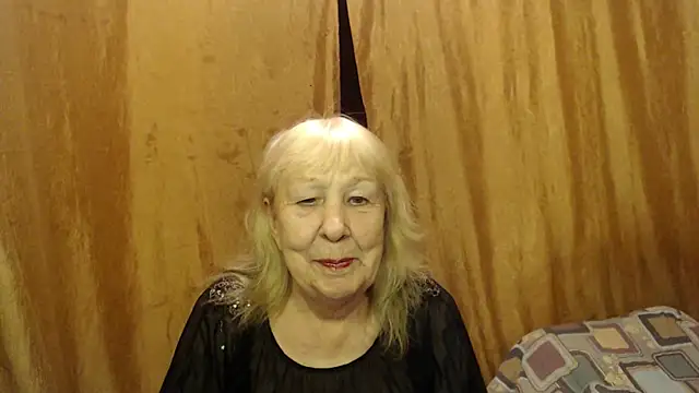 Snapshot of _Estelitta_5 chatting on 12.18.24 Estelitta 5 online show from 12.18.24