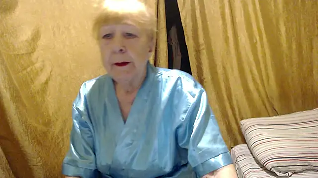 Snapshot of _Estelitta_5 chatting on 10.11.25 Estelitta 5 online show from 10.11.25