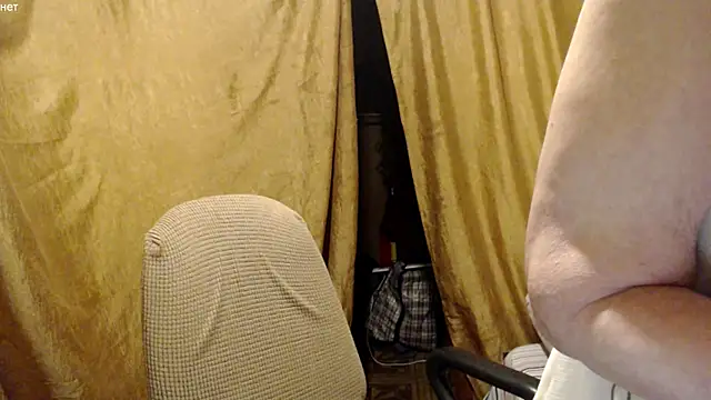 Snapshot of _Estelitta_5 chatting on 10.12.25 Estelitta 5 online show from 10.12.25