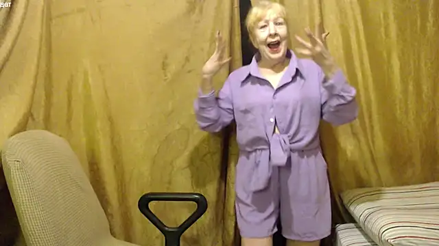 Snapshot of _Estelitta_5 chatting on 11.16.25 Estelitta 5 online show from 11.16.25