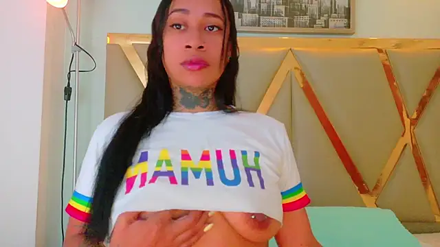 Snapshot of cattaleeyaa chatting on 10.20.25 cattaleeyaa online show from 10.20.25