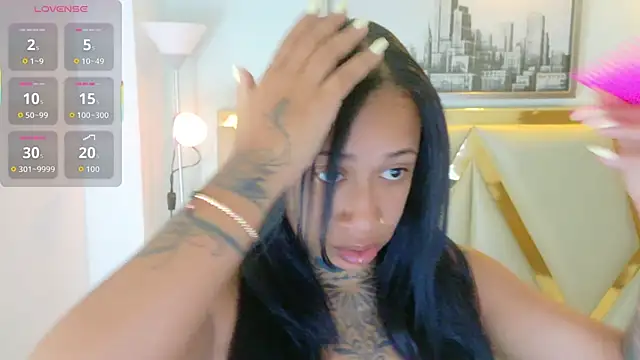 Snapshot of cattaleeyaa chatting on 11.02.25 cattaleeyaa online show from 11.02.25