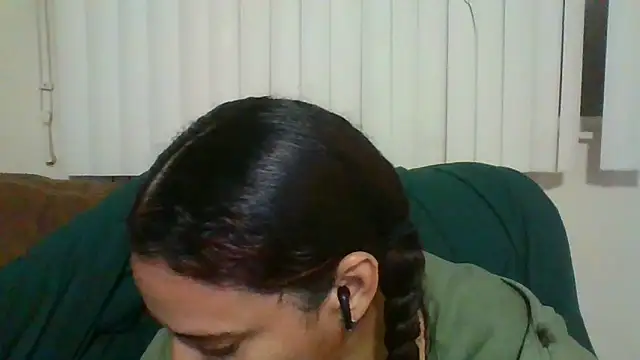 Snapshot of ExoticVibes69 chatting on 10.21.25 ExoticVibes69 online show from 10.21.25