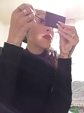 Snapshot of Zorrita_Fox chatting on 11.20.25 Zorrita Fox online show from 11.20.25