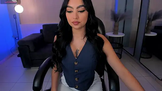 Snapshot of sarawinstone chatting on 01.26.25 sarawinstone online show from 01.26.25