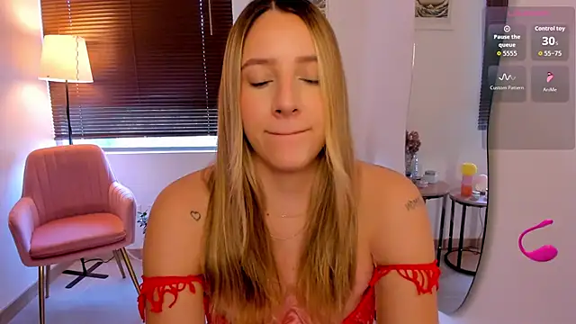 Snapshot of ameliegraham chatting on 02.04.26 ameliegraham online show from 02.04.26