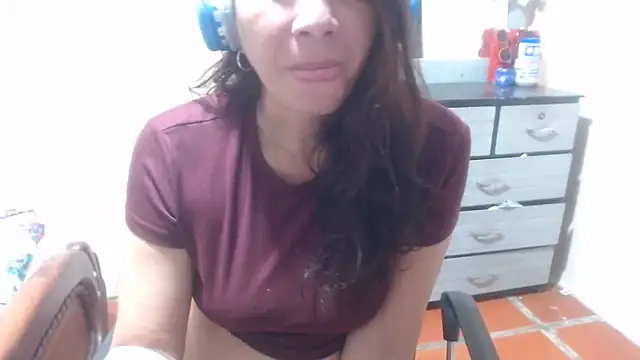 Snapshot of Ainhoa-hot chatting on 05.10.26 Ainhoa-hot online show from 05.10.26
