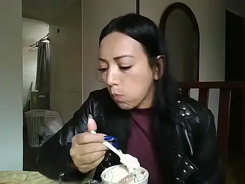 Laura martin  online show from 03.04.25