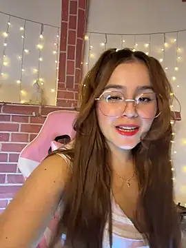 Snapshot of Juanelopez1 chatting on 06.26.26 Juanelopez1 online show from 06.26.26