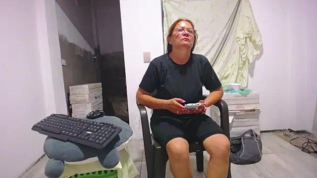 Snapshot of Stepmom_slut_50 chatting on 02.17.25 Stepmom slut 50 online show from 02.17.25