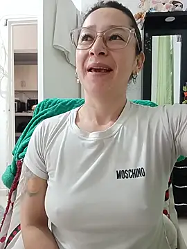 Snapshot of emilypoppy3 chatting on 06.26.26 emilypoppy3 online show from 06.26.26