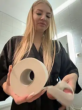 Snapshot of NewLale chatting on 12.04.25 NewLale online show from 12.04.25