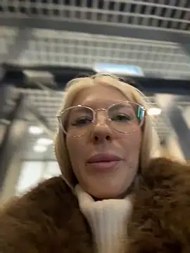 Snapshot of NewLale chatting on 02.20.26 NewLale online show from 02.20.26