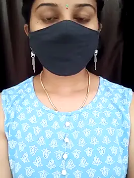 Snapshot of Angleannie chatting on 11.17.25 Angleannie online show from 11.17.25