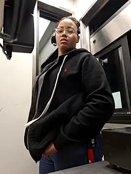 samone9 online show from 12.28.24