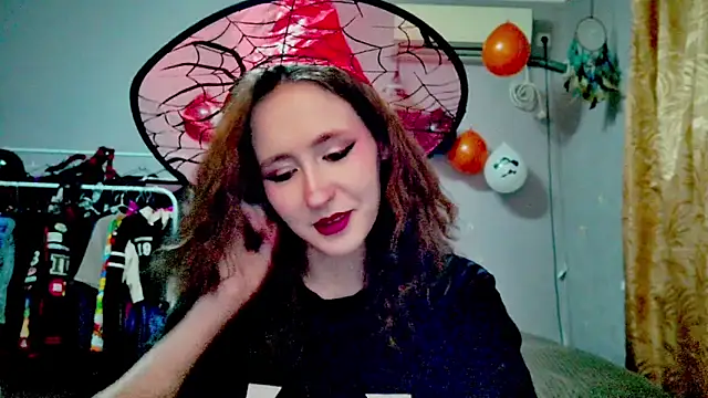 JoannaTompson online show from 10.18.25