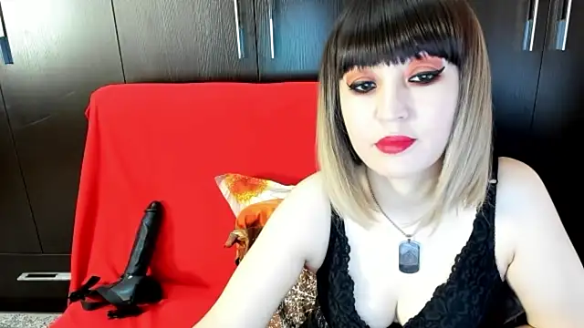 Snapshot of DaisyMun chatting on 06.25.26 DaisyMun online show from 06.25.26