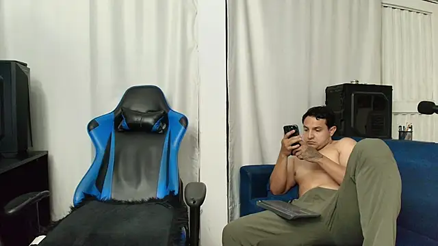 Snapshot of hott_dicks chatting on 07.02.26 hott dicks online show from 07.02.26