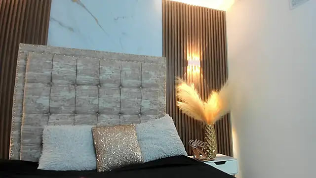 Snapshot of ada_mclaine chatting on 11.12.25 ada mclaine online show from 11.12.25