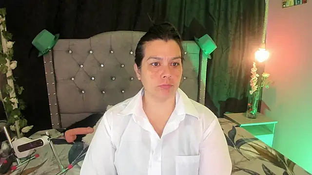 Snapshot of martina_foxy_ chatting on 03.18.25 martina foxy online show from 03.18.25