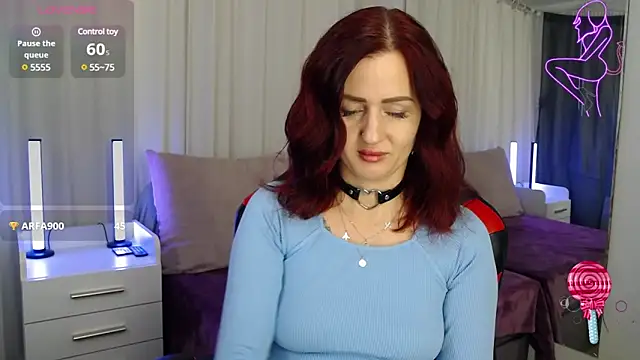 Snapshot of ElisaJane chatting on 12.22.24 ElisaJane online show from 12.22.24