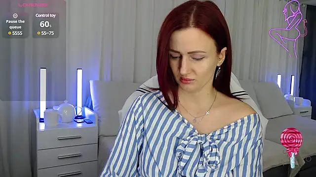 Snapshot of ElisaJane chatting on 02.01.25 ElisaJane online show from 02.01.25