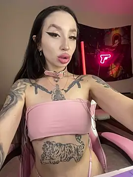 Snapshot of Molly__Moon chatting on 06.17.26 Molly Moon online show from 06.17.26