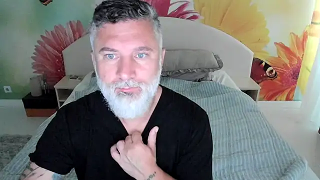 Snapshot of BlowMyXXL chatting on 11.30.25 BlowMyXXL online show from 11.30.25