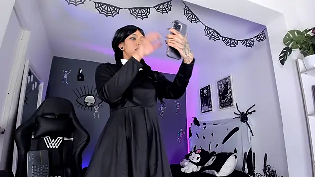 Raven Witch  online show from 10.19.25