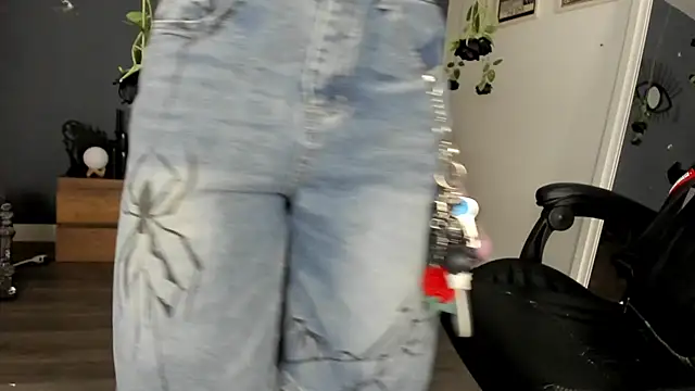 Snapshot of Raven_Witch_ chatting on 03.12.26 Raven Witch online show from 03.12.26